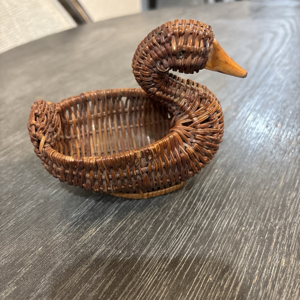 Vintage 90s Small Brown Wicker Duck Figurine Trinket Basket Goose Cottage Core - Picture 3 of 9
